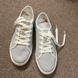 Women’s Vionic Gray Canvas Oasis Vapor Sneakers